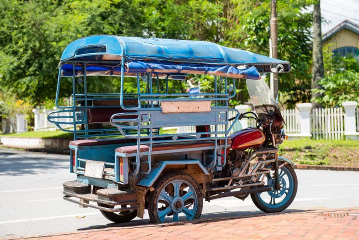 Kulinarische & Kulturelle Tuk Tuk Tour in Vientiane thumbnail